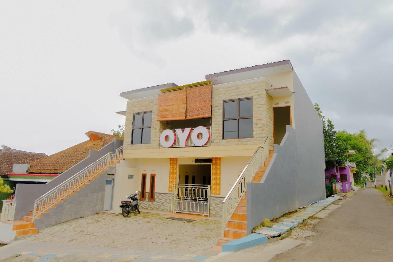 Oyo 605 Queen Homestay Batu  Exteriör bild