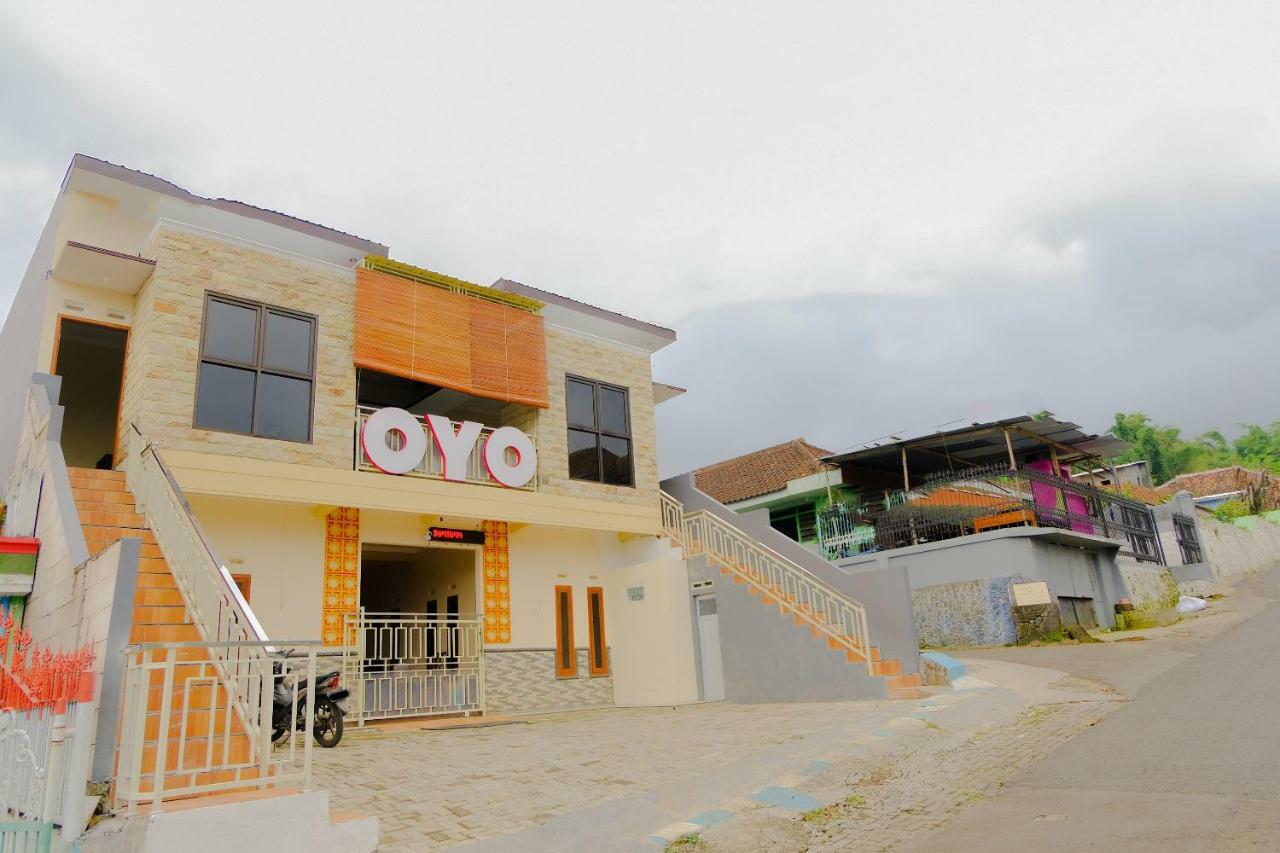 Oyo 605 Queen Homestay Batu  Exteriör bild